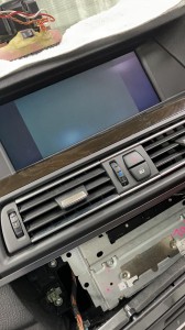 CIC BMW ナビ修理 HDD 再起動　グレーアウト　ブラックアウト　iDrive 電源落ちる　再起動