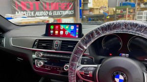 HOT WIRED BMW M2 F30 F10 F15 G30 F34 F87 M2 M3 M4 Apple CarPlay ワイヤレス ミラーリング Android Auto 後付けCarPlay iPhone BMW純正ナビ コーディング 有効化 インストール 名古屋 グーグル YOUTUBE 動画 視聴