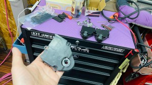 HUMMER H2 エスカレード　タホ　エアコンの効きが悪い　エバポレータの洗浄　ブレンディングドア　左右の温度が違う　温風が出る　アクチュエータ