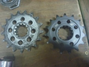 S1000RR BMW フロントスプロケット　スプロケット交換 チェーン交換 チェーンオイル スパ西浦　鈴鹿サーキット　ギア比　サーキット仕様