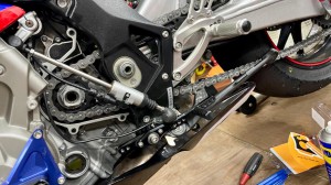 S1000RR BMW フロントスプロケット　スプロケット交換 チェーン交換 チェーンオイル スパ西浦　鈴鹿サーキット　ギア比　サーキット仕様