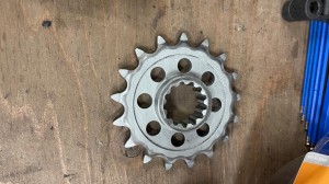 S1000RR BMW フロントスプロケット　スプロケット交換 チェーン交換 チェーンオイル スパ西浦　鈴鹿サーキット　ギア比　サーキット仕様
