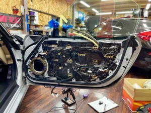 ND ロードスター　純正BOSE ボーズサウンド　スピーカー交換　ツイーター交換　デッドニング　音質改善　音質向上　ホットワイヤード　名古屋　カーオーディオ　CarPlay アンドロイド NETFLIX YOUTUBE プライムビデオ　ピラー埋込　ツイーター埋込