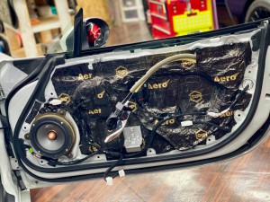 ND ロードスター　純正BOSE ボーズサウンド　スピーカー交換　ツイーター交換　デッドニング　音質改善　音質向上　ホットワイヤード　名古屋　カーオーディオ　CarPlay アンドロイド NETFLIX YOUTUBE プライムビデオ