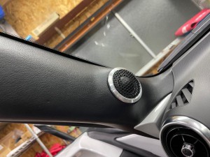 ND ロードスター　純正BOSE ボーズサウンド　スピーカー交換　ツイーター交換　デッドニング　音質改善　音質向上　ホットワイヤード　名古屋　カーオーディオ　CarPlay アンドロイド NETFLIX YOUTUBE プライムビデオ　ツイーター取付