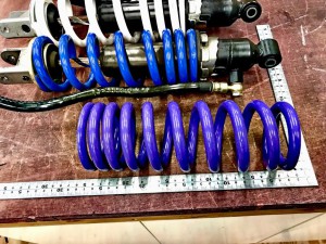 BUELL ワンオフ　リアスプリング　サスペンション　オーバーホール　フロントフォーク　リアショック　油面　粘度　フォークオイル　スプリング　乗り心地　改善　バネレート