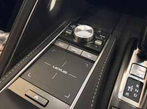 レクサス　ワイヤレス　CarPlay カープレイ　後付け　コントロールノブ　タッチパッド　ジョイスティック　lexus 純正ナビ　ホットワイヤード　名古屋