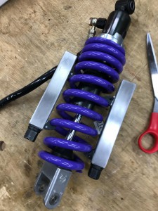 BUELL ワンオフ　リアスプリング　サスペンション　オーバーホール　フロントフォーク　リアショック　油面　粘度　フォークオイル　スプリング　乗り心地　改善　バネレート