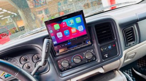 HUMMER H2 ワイヤレスCarPlay ミラーリング　YOUTUBE Android Auto 汎用　後付け　HDMI ビデオ入力　タホ　サバーバン　エスカレード アメ車　グーグルマップ　AMAZON