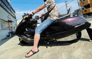 YAMAHA MAXAM マグザム　スピーカー取付　オーディオ　iPhone ワイヤレス　Bluetooth 防水スピーカー　HOT WIRED 名古屋　バイク　オーディオ　アンプ　ビッグスクーター　ジェットスキー　ロックフォード　名古屋
