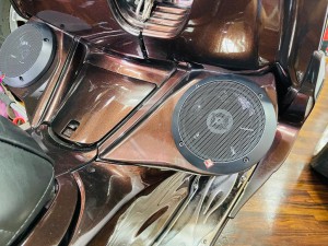 YAMAHA MAXAM マグザム　スピーカー取付　オーディオ　iPhone ワイヤレス　Bluetooth 防水スピーカー　HOT WIRED 名古屋　バイク　オーディオ　アンプ　ビッグスクーター　ジェットスキー　ロックフォード　名古屋　愛知県 ROCKFORD P152 ホットワイヤード