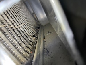 ハマー HUMMER H2 アメ車　エアコン　冷えない　修理　エバポレーター　ガス漏れ　コンプレッサー　エアコンフィルター　エバポレータ　洗浄　ブロアー　アクチュエーター　ブレンディングドア　温度調整　エアコンガス　外気　内記　匂い　臭い　消臭　キャビンエアフィルタ　エスカレード　タホ　サバーバン