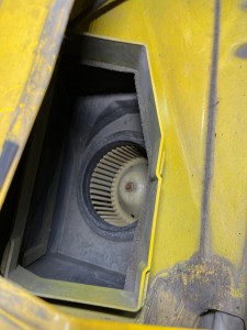 ハマー HUMMER H2 アメ車　エアコン　冷えない　修理　エバポレーター　ガス漏れ　コンプレッサー　エアコンフィルター　エバポレータ　洗浄　ブロアー　アクチュエーター　ブレンディングドア　温度調整　エアコンガス　外気　内記　匂い　臭い　消臭　キャビンエアフィルタ　エスカレード　タホ　サバーバン　ブロアーモーター