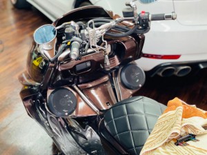 YAMAHA MAXAM マグザム　スピーカー取付　オーディオ　iPhone ワイヤレス　Bluetooth 防水スピーカー　HOT WIRED 名古屋　バイク　オーディオ　アンプ　ビッグスクーター　ジェットスキー　ロックフォード　名古屋　愛知県 ROCKFORD P152 ホットワイヤード　持ち込み