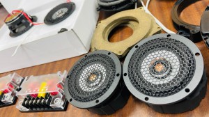 BMW MINI F60 R60 F56 F54 F55 ミニ　スピーカー交換　音質改善　ツイーター　ドアスピーカー　デッドニング　Mercury Car Audio Audible Physics セパレートスピーカー ウーハー交換　RAM3 2WAYセパレート