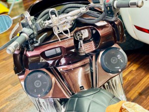 YAMAHA MAXAM マグザム　スピーカー取付　オーディオ　iPhone ワイヤレス　Bluetooth 防水スピーカー　HOT WIRED 名古屋　バイク　オーディオ　アンプ　ビッグスクーター　ジェットスキー　ロックフォード　名古屋　愛知県 ROCKFORD P152
