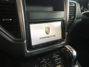 ポルシェ　マカン　テスラナビ　アンドロイドナビ　10.4インチモニター　ナビ交換　大型モニター　テスラ　CarPlay グーグルマップ　netflix fulu amazon apple iPhone バックカメラ　純正クラリオン　ポルシェ純正ナビ　PCI カイエン　HOT WIRED 名古屋
