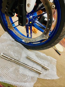 BUELL XB クロモリ　アクスルシャフト　クロモリシャフト　名古屋　HOT WIRED ビューエル　メンテナンス　オーバーホール