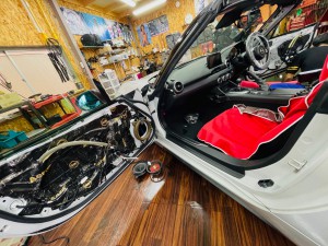 マツダ純正BOSE ボースサウンド　BOSEサウンド　NDロードスター　純正BOSE スピーカー交換 ツイーター交換　ヘッドレスト　ツイーター埋め込み　名古屋　ホットワイヤード　Mercury Car Audio