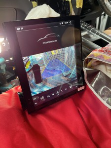 ポルシェ　マカン　テスラナビ　アンドロイドナビ　10.4インチモニター　ナビ交換　大型モニター　テスラ　CarPlay グーグルマップ　netflix fulu amazon apple iPhone バックカメラ　純正クラリオン　ポルシェ純正ナビ　PCI カイエン　HOT WIRED 名古屋