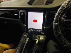 ポルシェ　マカン　テスラナビ　アンドロイドナビ　10.4インチモニター　ナビ交換　大型モニター　テスラ　CarPlay グーグルマップ　netflix fulu amazon apple iPhone バックカメラ　純正クラリオン　ポルシェ純正ナビ　PCI カイエン　HOT WIRED 名古屋