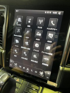 ポルシェ　マカン　テスラナビ　アンドロイドナビ　10.4インチモニター　ナビ交換　大型モニター　テスラ　CarPlay グーグルマップ　netflix fulu amazon apple iPhone バックカメラ　純正クラリオン　ポルシェ純正ナビ　PCI カイエン　HOT WIRED 名古屋