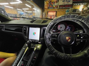 ポルシェ　マカン　テスラナビ　アンドロイドナビ　10.4インチモニター　ナビ交換　大型モニター　テスラ　CarPlay グーグルマップ　netflix fulu amazon apple iPhone バックカメラ　純正クラリオン　ポルシェ純正ナビ　PCI カイエン　HOT WIRED 名古屋