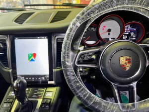 ポルシェ　マカン　テスラナビ　アンドロイドナビ　10.4インチモニター　ナビ交換　大型モニター　テスラ　CarPlay グーグルマップ　netflix fulu amazon apple iPhone バックカメラ　純正クラリオン　ポルシェ純正ナビ　PCI カイエン　HOT WIRED 名古屋