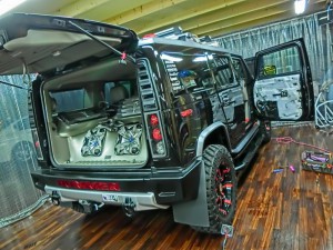 hummer h2 オーディ　カスタム　水冷オーディオ　kicker ホットワイヤード　HOT WIRED 名古屋　x5 solobalic ソロバリック　キッカー