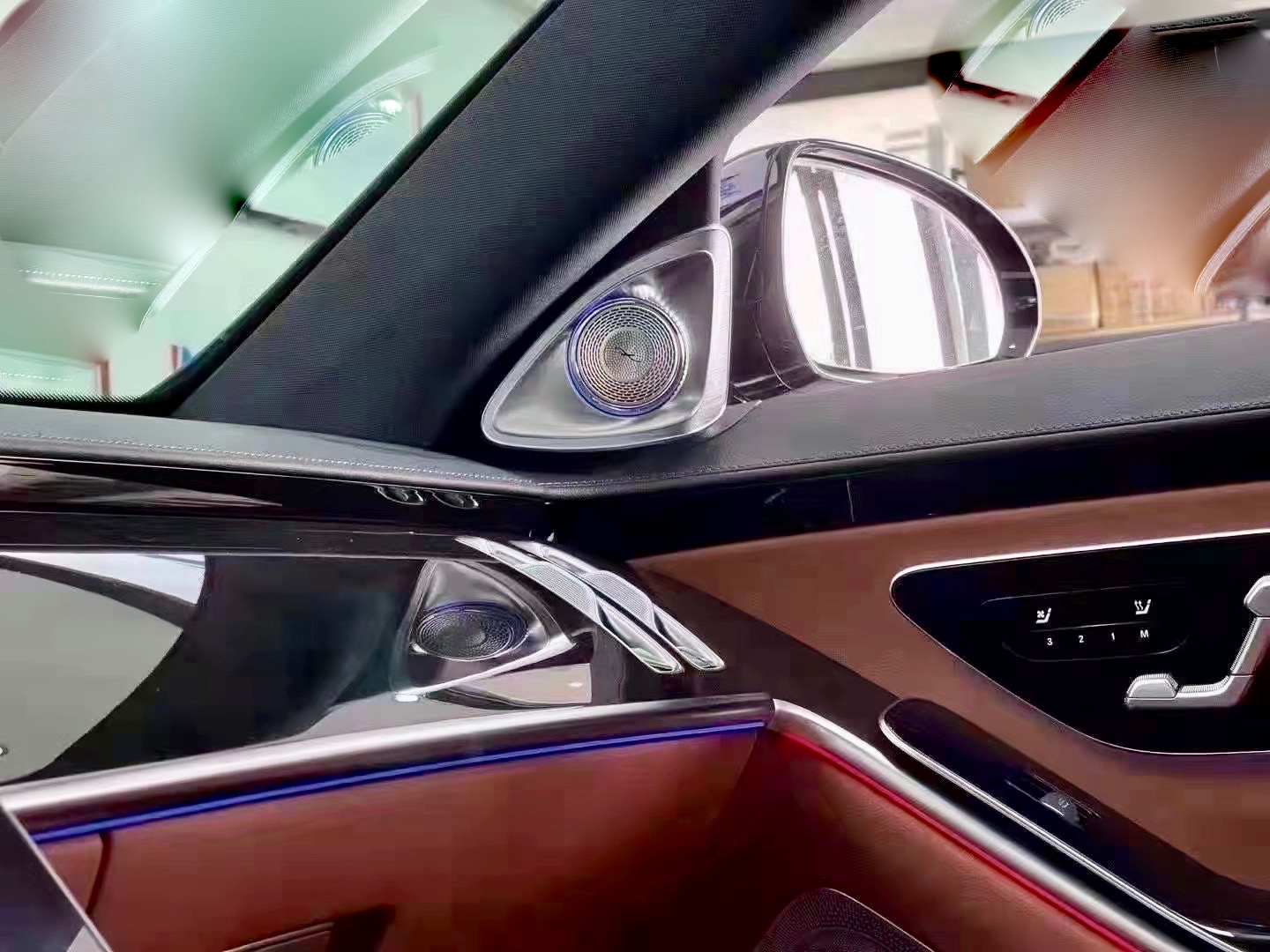 W223 Sクラス W206 Cクラス　純正ブルメスターの音質改善の方法：電動ローターリー3Dツイーターのご紹介