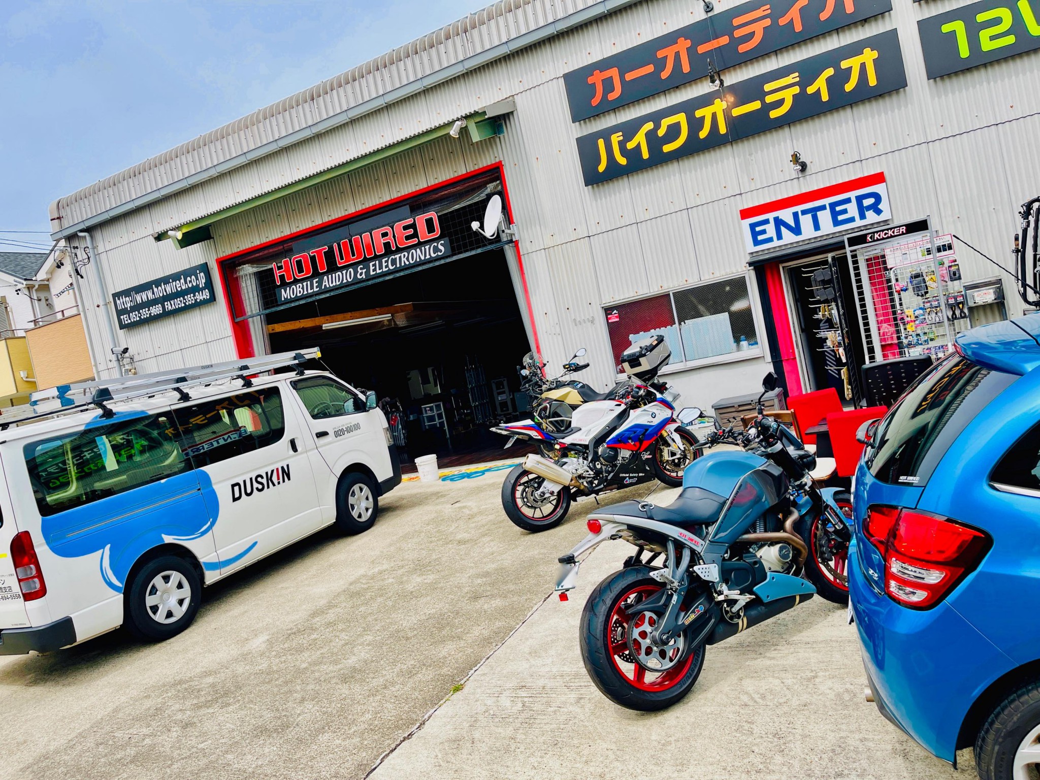 HOT WIREDのガレージ・作業場の床はクッションフロアーになっています。久しぶりに大掃除＆ワックス掛けしました。