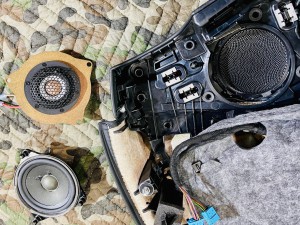 ベンツ　純正スピーカー　ドアスピーカー　スピーカー交換　ツイーター　Audible Physics RAM2 デッドニング　ツイーターがない　音質向上　W205 W222 W213 GLC Sクラス　Cクラス　Eクラス　Gクラス　ブルメスター BURMESTER  音質改善　カーオーディオ
