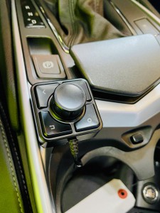 キャデラック　純正ナビ　後付けCarPlay ワイヤレスCarPlay ミラーリング SRX エスカレード　コルベット　カマロ　マスタング　GM アメ車　外部入力　Bluetooth 映像入力