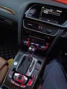 AUDI CarPlay 後付けCarPlay Apple CarPlay ワイヤレス　iPhone Android Auto 無線化　有効化　コーディング　アウディ　MMI インストール　ミラーリング　動画再生　YOUTUBE Netflix プライムビデオ　CarPlayインターフェース　CarPlayモジュール　標準装備　純正　カープレイ　名古屋　ホットワイヤード　MMI