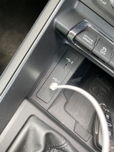 audi q3 カープレイ　動画再生　ワイヤレス化　動画アプリ　Netflix プライムビデオ  アンドロイドBOX android ai box vist メディアボックス