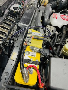 HUMMER H2 バッテリー交換　大型バッテリー　バッテリー取付　ドライバッテリー　サブバッテリー　電源強化　ハマー　名古屋　ホットワイヤード