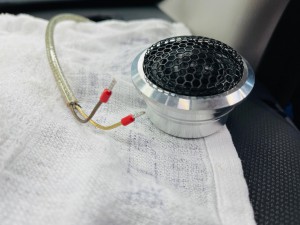 シトロエン　C3 C4 スピーカー交換　ツイーター交換　デッドニング　音質向上　カーオーディオ　カープレイ　CarPlay Bluetooth サブウーハー  DAP 外部入力 デジタル入力　iPhone スマホ　ミラーリング　ツイーター取付