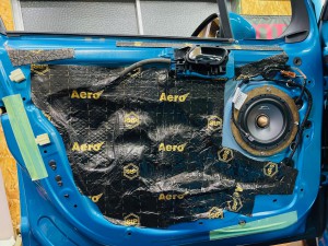 シトロエン　C3 C4 スピーカー交換　ツイーター交換　デッドニング　音質向上　カーオーディオ　カープレイ　CarPlay Bluetooth サブウーハー  DAP 外部入力 デジタル入力　iPhone スマホ　ミラーリング　Mercury Car Audio
