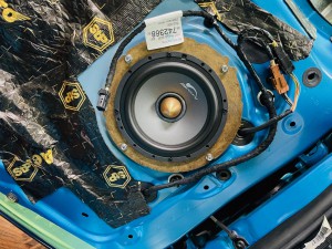 シトロエン　C3 C4 スピーカー交換　ツイーター交換　デッドニング　音質向上　カーオーディオ　カープレイ　CarPlay Bluetooth サブウーハー  DAP 外部入力 デジタル入力　iPhone スマホ　ミラーリング　マーキュリー