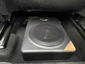 シトロエン　C3 C4 スピーカー交換　ツイーター交換　デッドニング　音質向上　カーオーディオ　カープレイ　CarPlay Bluetooth サブウーハー  DAP 外部入力 デジタル入力　iPhone スマホ　ミラーリング　ワイヤリング　サブウーハー  シート下に設置