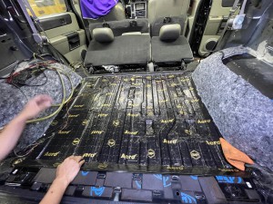 SUV 四駆　トランク　カーゴスライド　キャンパー　車中泊　ベッド　スライド　引き出し　ミニバン　HUMMER H2 デッドニング　断熱材　吸音