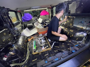 SUV 四駆　トランク　カーゴスライド　キャンパー　車中泊　ベッド　スライド　引き出し　ミニバン　HUMMER H2 デッドニング　断熱材　吸音
