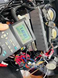 ハーレー純正　CDプレーヤー　Bluetooth ブルーツース　ワイヤレス　オーディオ　スピーカー交換　デッキ交換　パワーアンプ　iPhone スマホ　カスタム　JL AUDIO ROCKFORD HOT WIRED 名古屋　ゲイン調整　ハイパスフィルター