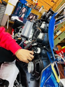 ハーレー純正　CDプレーヤー　Bluetooth ブルーツース　ワイヤレス　オーディオ　スピーカー交換　デッキ交換　パワーアンプ　iPhone スマホ　カスタム　JL AUDIO ROCKFORD HOT WIRED 名古屋　ゲイン調整　ハイパスフィルター 防水