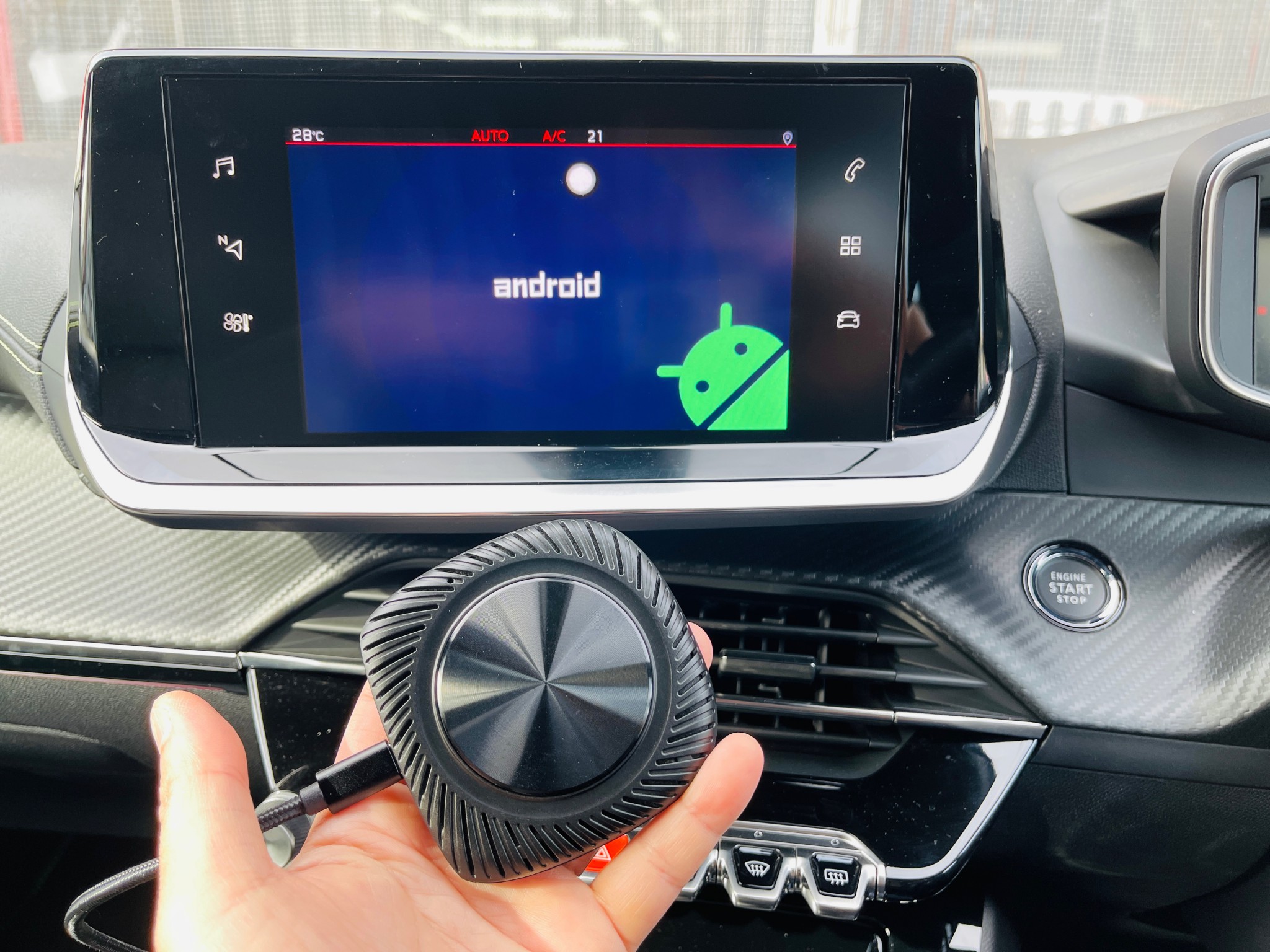 プジョー／シトロエンの純正CarPlayで、動画再生する方法：Youtube,Netflix,プライムビデオなどを視聴可能にするデバイス＝アンドロイドBOX