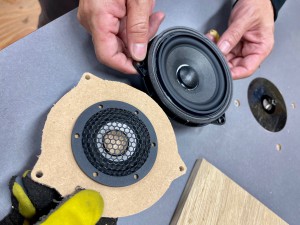 BMW ドアスピーカー　インナーバッフル　スピーカー交換　ツイーター　交換　Audible Physics デッドニング　Z4 G29 音質向上　マークレビンソン