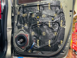 ハイラックス　スピーカー交換　ツイーター　交換　デッドニング　制振　防音　音質向上　トヨタ純正　Mercury Car Audio ホットワイヤード　c62 ツイーター埋込　インナーバッフル