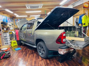 新型　ハイラックス　スピーカー交換　ツイーター　交換　デッドニング　制振　防音　音質向上　トヨタ純正　Mercury Car Audio ホットワイヤード　c62 ツイーター埋込　インナーバッフル