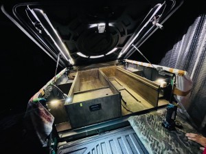 ハイラックス　タンドラ　ピックアップ　トラック　ベッド　荷台　引き出し　収納　カーゴ　スライド　スライダー　キャンパー　固定　小物収納　デッドスペース