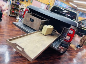 ハイラックス　タンドラ　ピックアップ　トラック　ベッド　荷台　引き出し　収納　カーゴ　スライド　スライダー　キャンパー　固定　小物収納　デッドスペース